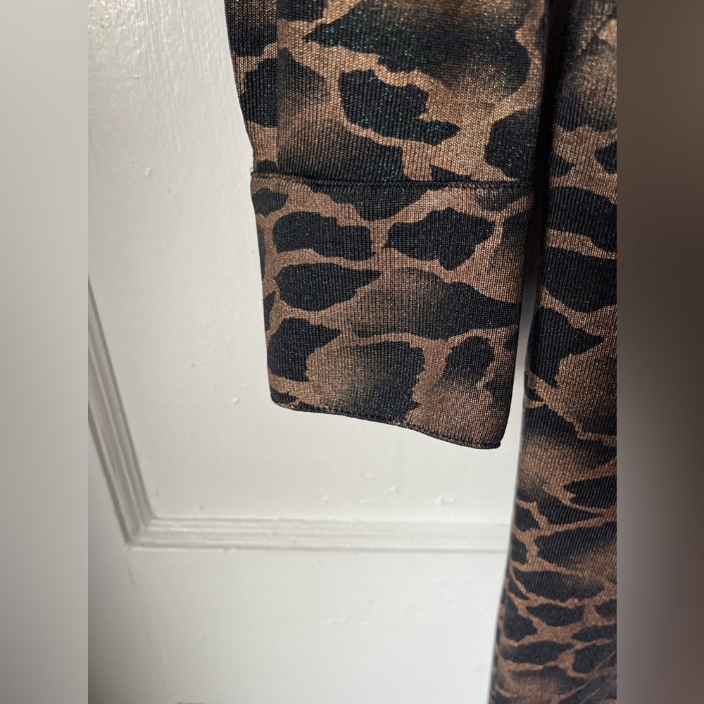 Sanyae Demure Animal print jumpsuit, zipper back, button wrist, size L, like new - Picture 5 of 8